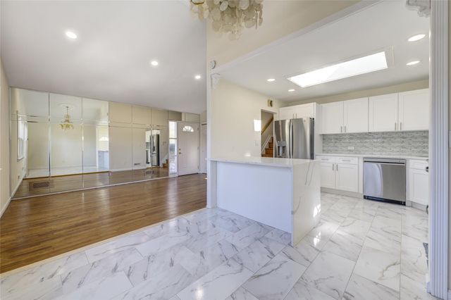 8 Sintsink Drive W, Port Washington, NY 11050
