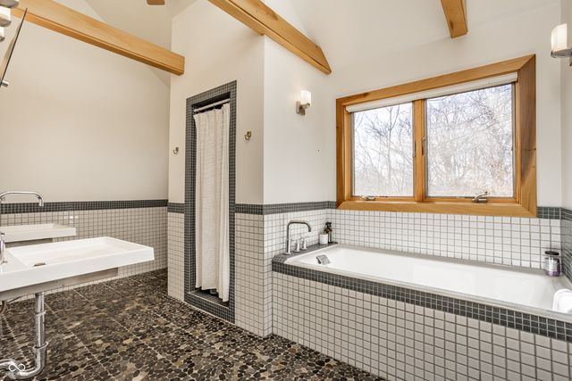 1065 E 76th Street, Indianapolis, IN 46240