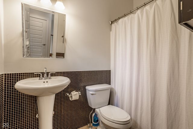 1065 E 76th Street, Indianapolis, IN 46240