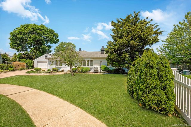 2316 Poe Court, Seaford, NY 11783