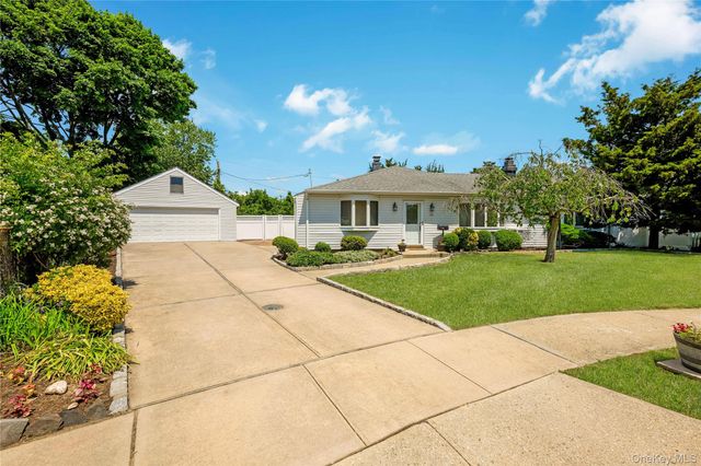 2316 Poe Court, Seaford, NY 11783