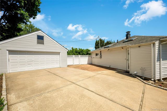 2316 Poe Court, Seaford, NY 11783