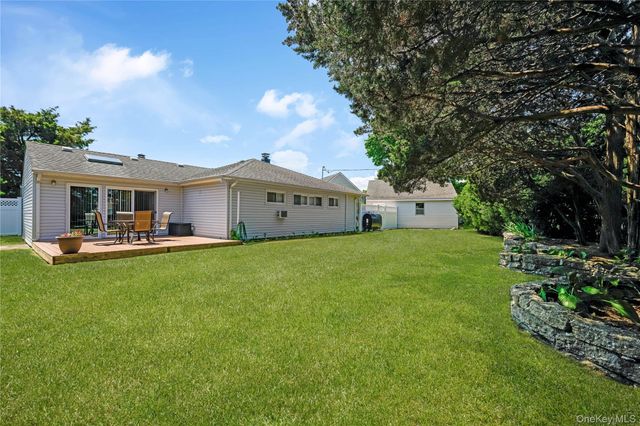 2316 Poe Court, Seaford, NY 11783