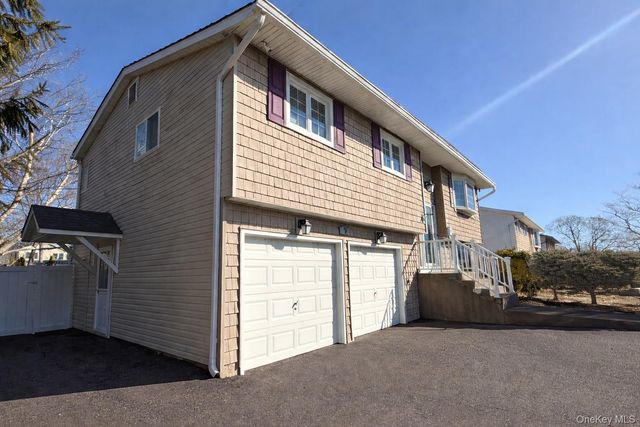 9 Columbine Avenue, Islip, NY 11751