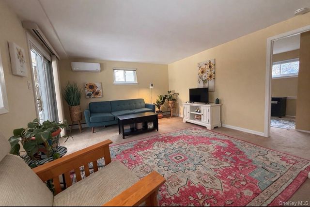 9 Columbine Avenue, Islip, NY 11751