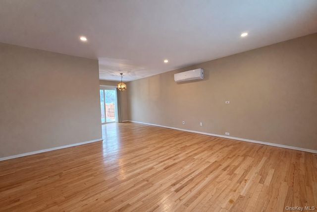 9 Columbine Avenue, Islip, NY 11751