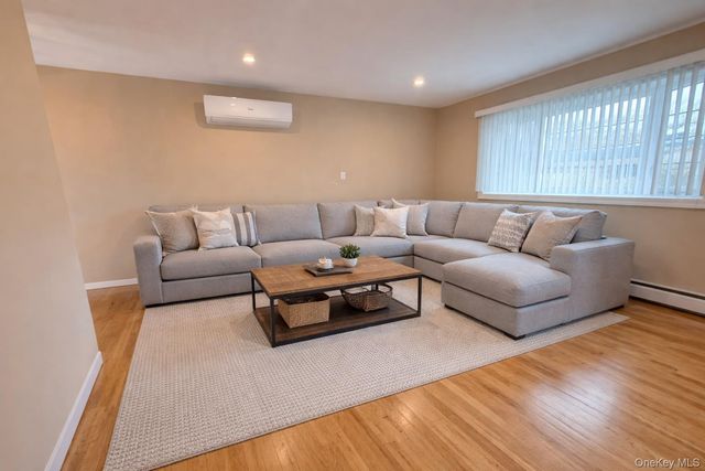 9 Columbine Avenue, Islip, NY 11751