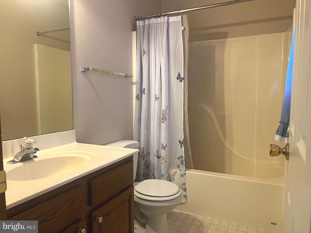 1572 BUTTERCUP DRIVE, Chambersburg, PA 17202