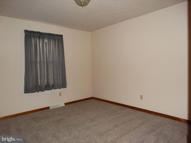 1572 BUTTERCUP DRIVE, Chambersburg, PA 17202