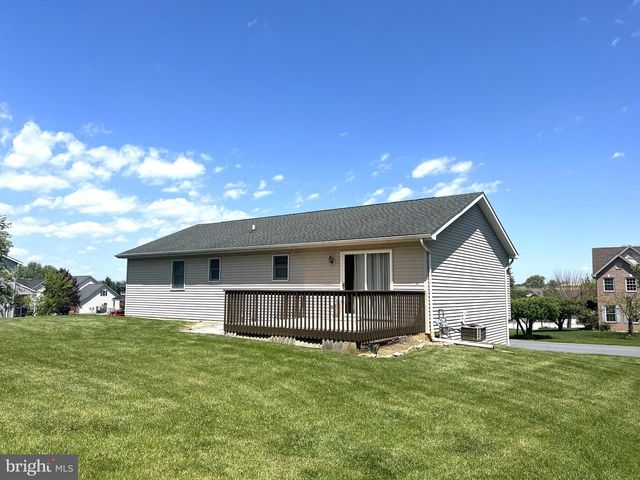 1572 BUTTERCUP DRIVE, Chambersburg, PA 17202