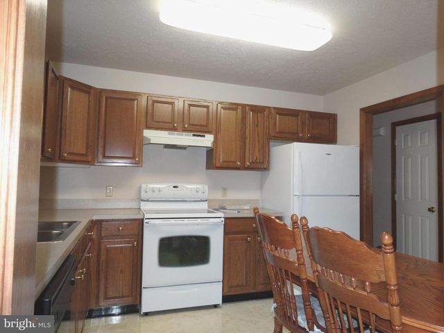 1572 BUTTERCUP DRIVE, Chambersburg, PA 17202
