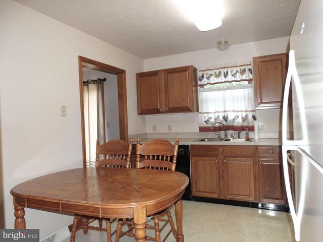 1572 BUTTERCUP DRIVE, Chambersburg, PA 17202