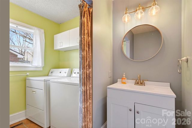 109 Eastwood Avenue, Swannanoa, NC 28778