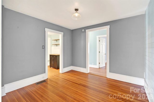 109 Eastwood Avenue, Swannanoa, NC 28778