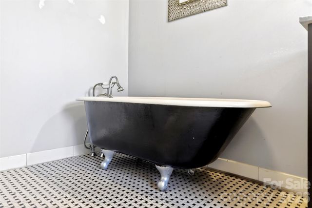 109 Eastwood Avenue, Swannanoa, NC 28778