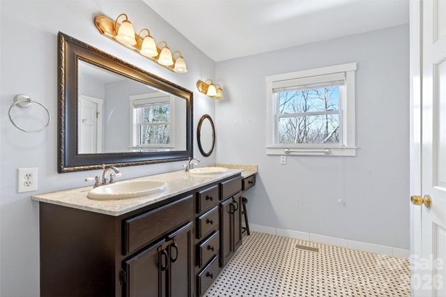 109 Eastwood Avenue, Swannanoa, NC 28778