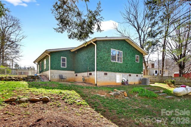 109 Eastwood Avenue, Swannanoa, NC 28778