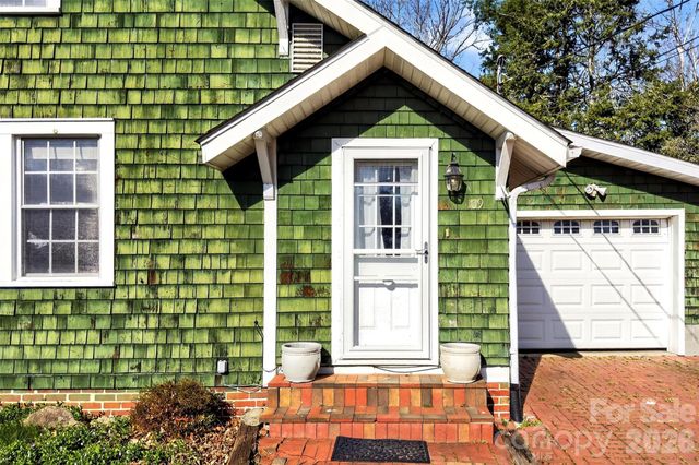 109 Eastwood Avenue, Swannanoa, NC 28778