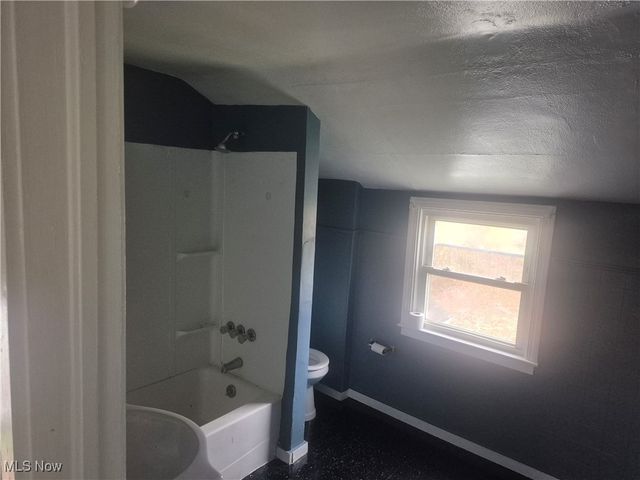 4962 Oroszy Avenue, Lorain, OH 44052