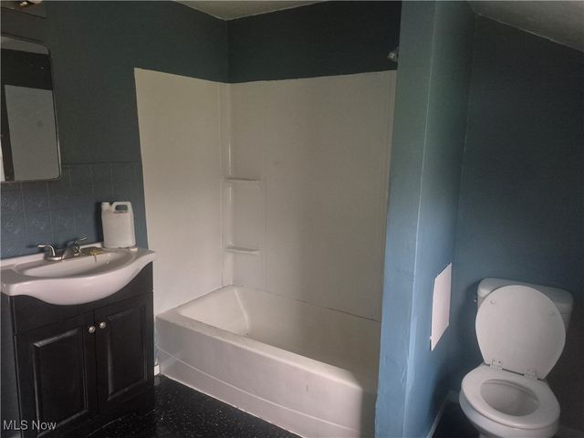 4962 Oroszy Avenue, Lorain, OH 44052