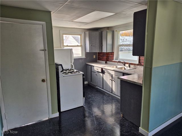 4962 Oroszy Avenue, Lorain, OH 44052