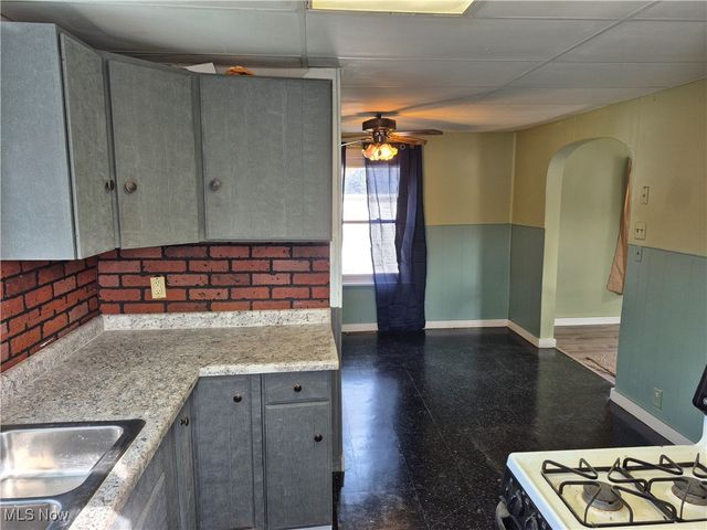 4962 Oroszy Avenue, Lorain, OH 44052