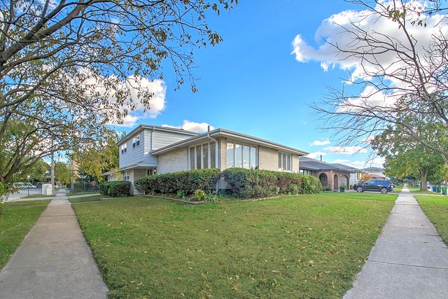 10001 S Komensky Avenue, Oak Lawn, IL 60453