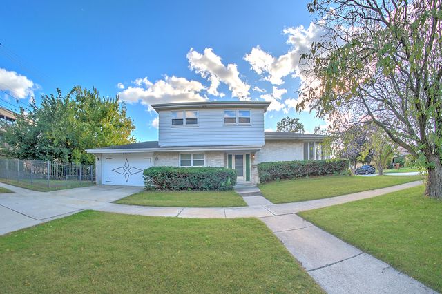 10001 S Komensky Avenue, Oak Lawn, IL 60453