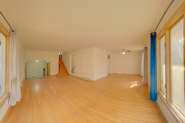 10001 S Komensky Avenue, Oak Lawn, IL 60453