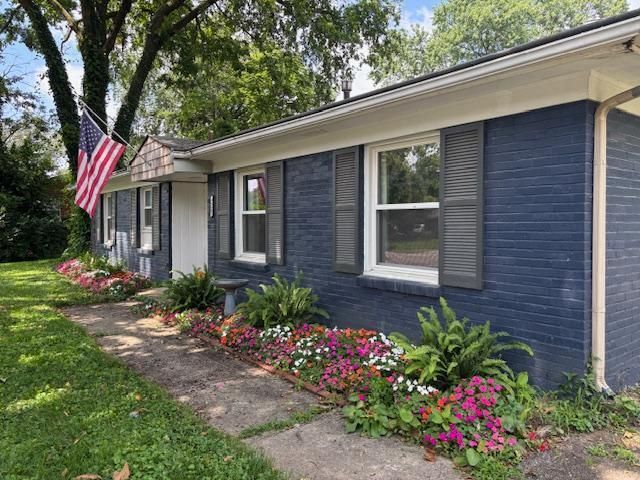 3527 Greentree Road, Lexington, KY 40517