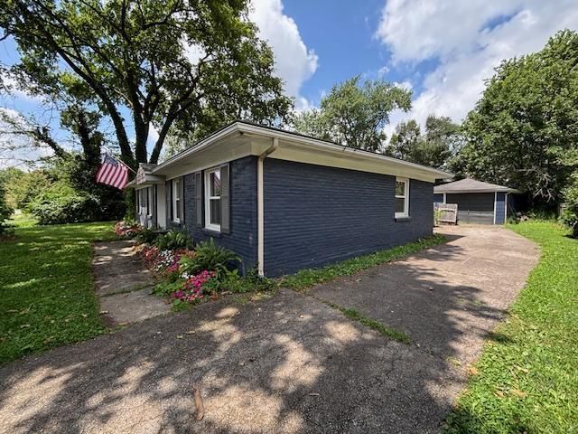 3527 Greentree Road, Lexington, KY 40517
