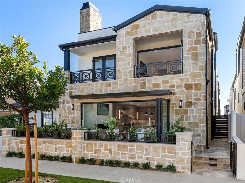 117 E Bay, Newport Beach, CA 92661 — exterior