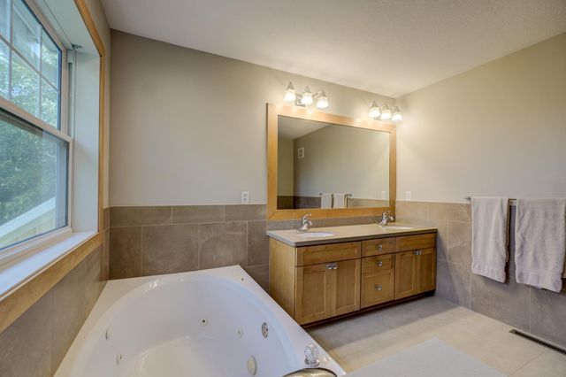 276 Country Road, Stillwater, MN 55082