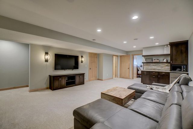 276 Country Road, Stillwater, MN 55082