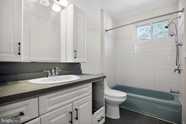 1210 SALEM RD, Burlington, NJ 08016