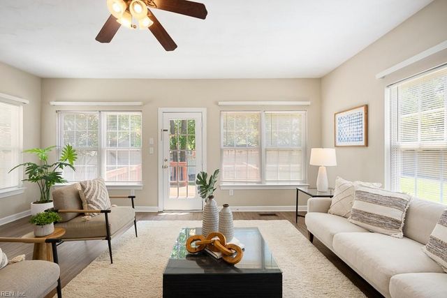 1009 Seagull CT, Chesapeake, VA 23322