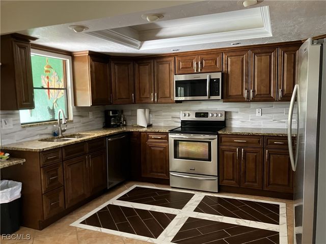 1383 Harbor View DR, North Fort Myers, FL 33917