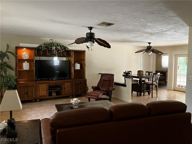 1383 Harbor View DR, North Fort Myers, FL 33917