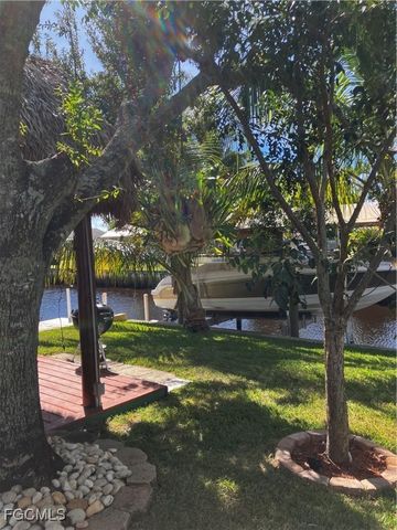 1383 Harbor View DR, North Fort Myers, FL 33917