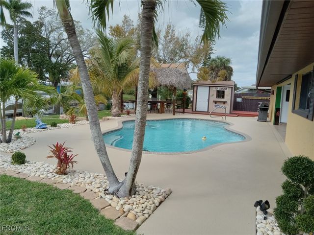 1383 Harbor View DR, North Fort Myers, FL 33917