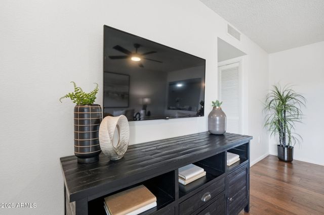 10733 W HUTTON Drive, Sun City, AZ 85351