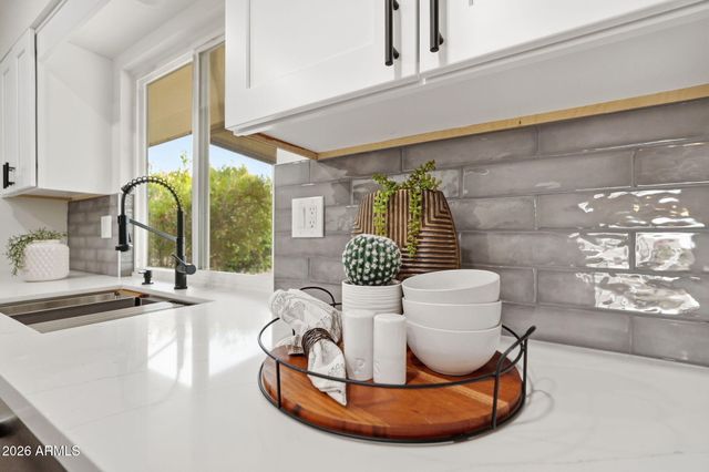 10733 W HUTTON Drive, Sun City, AZ 85351