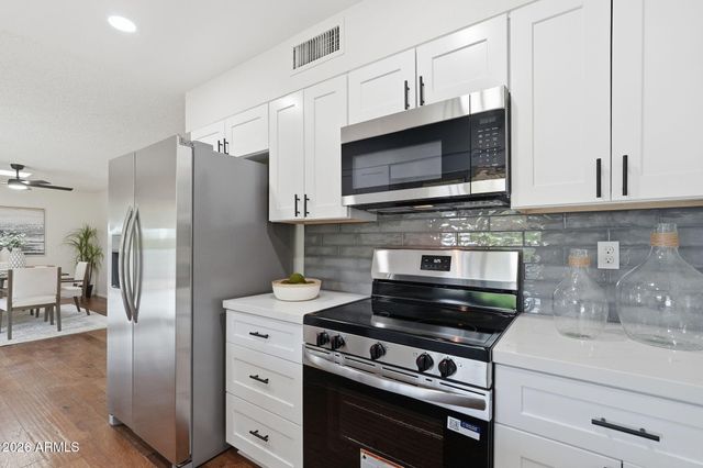 10733 W HUTTON Drive, Sun City, AZ 85351