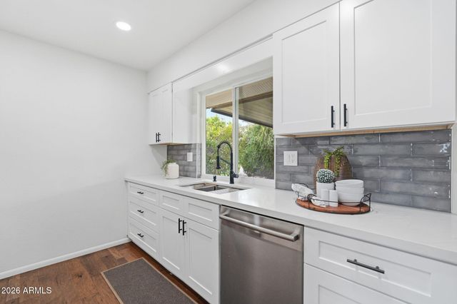 10733 W HUTTON Drive, Sun City, AZ 85351