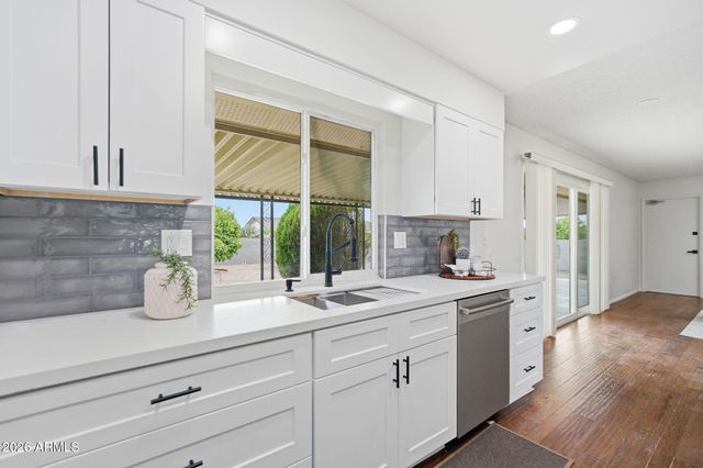 10733 W HUTTON Drive, Sun City, AZ 85351