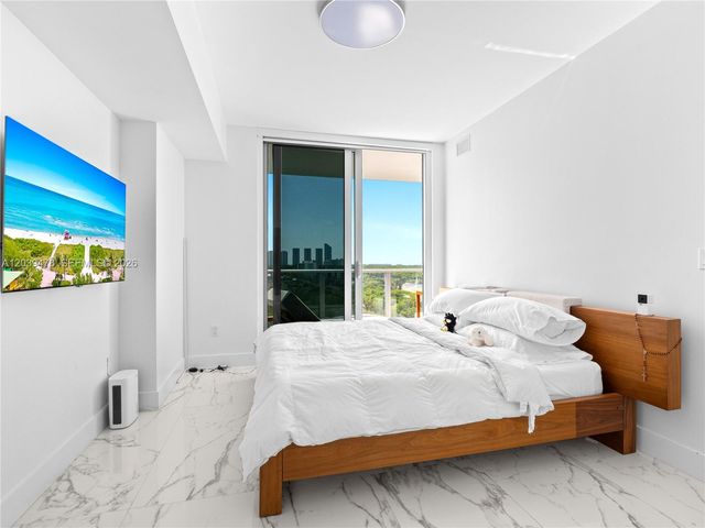 16385 Biscayne Boulevard 1117, North Miami Beach, FL 33160