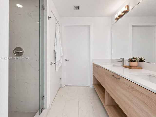16385 Biscayne Boulevard 1117, North Miami Beach, FL 33160