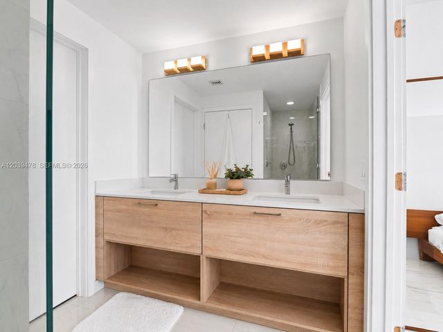 16385 Biscayne Boulevard 1117, North Miami Beach, FL 33160