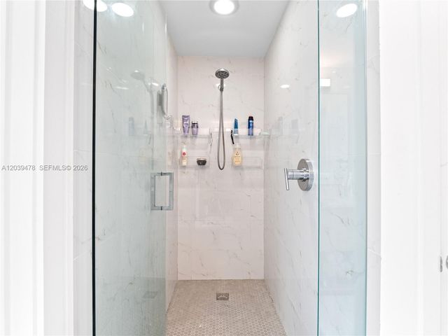 16385 Biscayne Boulevard 1117, North Miami Beach, FL 33160