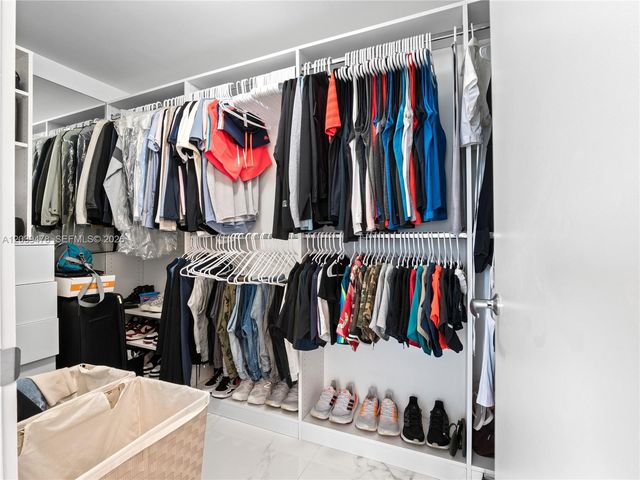 16385 Biscayne Boulevard 1117, North Miami Beach, FL 33160
